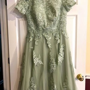 Mother of bride a-line dress. Beautiful sage green with lace overlay. Size 16W.